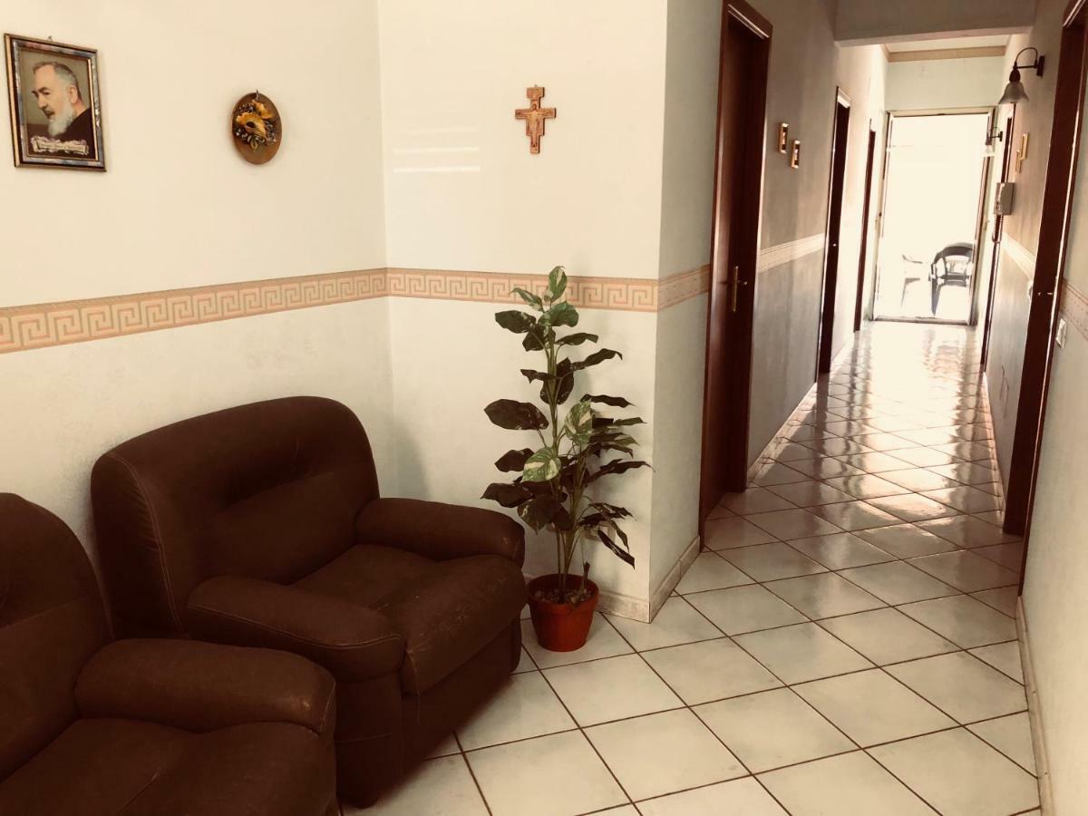 B&B Padre Pio Mascali Eksteriør billede